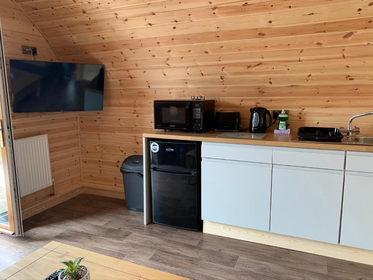 Pond View Pod 3 With Private Hot Tub -Fife - Loch Leven - Lomond Hills Villa Kelty Buitenkant foto
