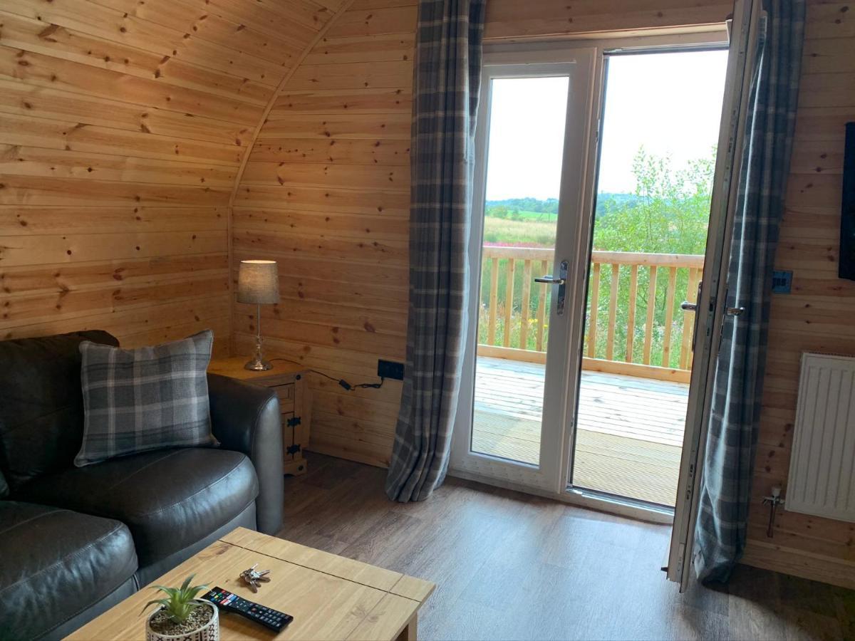 Pond View Pod 3 With Private Hot Tub -Fife - Loch Leven - Lomond Hills Villa Kelty Buitenkant foto