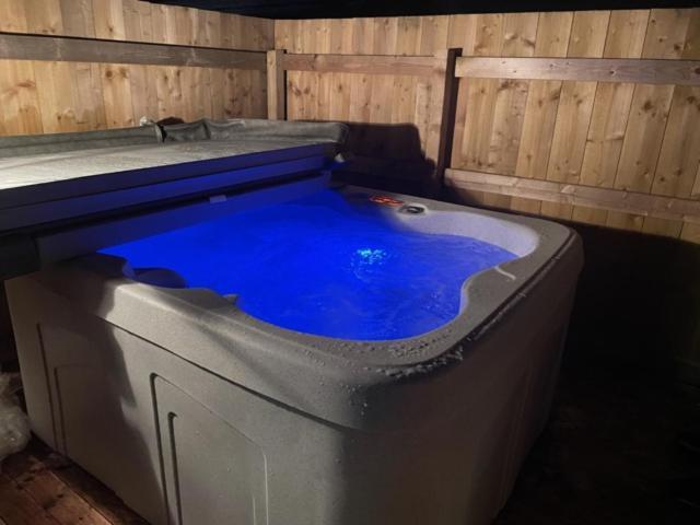 Pond View Pod 3 With Private Hot Tub -Fife - Loch Leven - Lomond Hills Villa Kelty Buitenkant foto